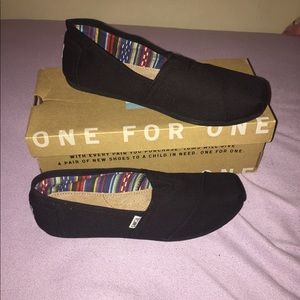 NWT Black Toms Size 9.5